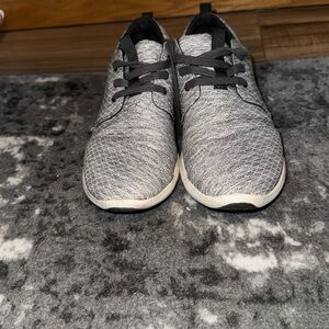 Tom’s women’s shoes size 7.5